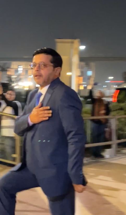 محمد هنيدي في عزاء عبدالرحمن أبو زهرة
