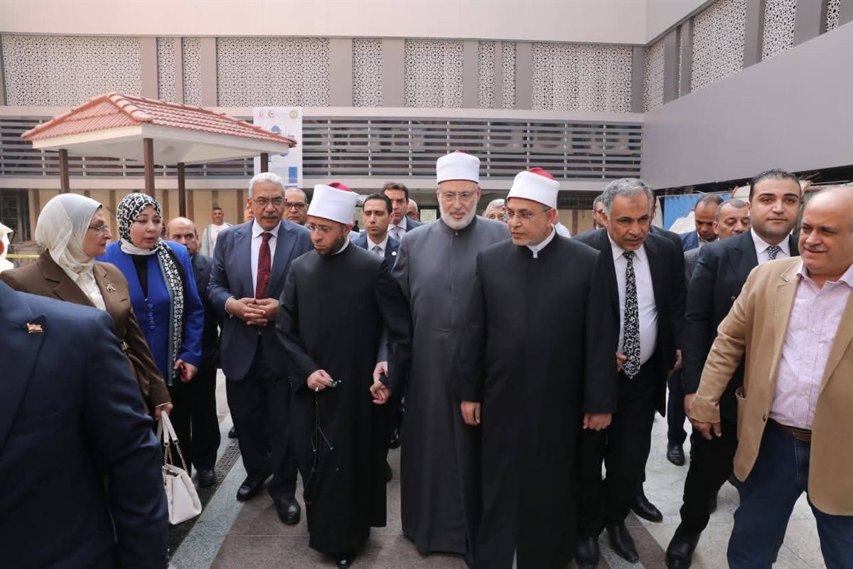 جانب من جولة وزير الأوقاف بمشفى الزهراء الجامعي