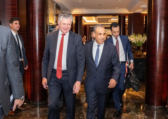 <strong>وزير الخارجية يلتقى مع مستشار الأمن القومي البريطاني</strong>