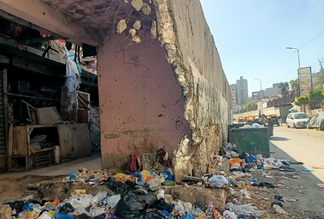 جانب من عشوائية سوق المعهد الديني