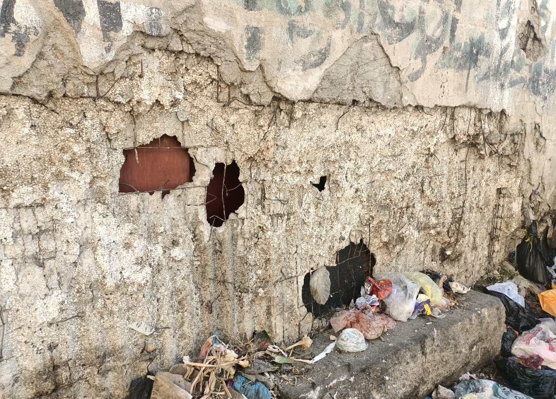 جانب من عشوائية سوق المعهد الديني