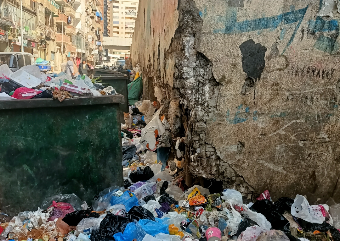 جانب من عشوائية سوق المعهد الديني