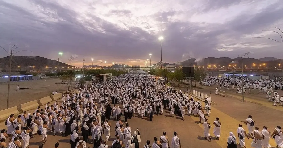 <strong>النفرة من عرفات إلى مزدلفة</strong>