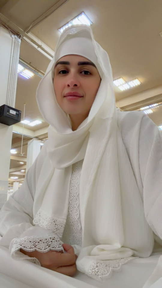 ياسمين عبدالعزيز تؤدي فريضة الحج