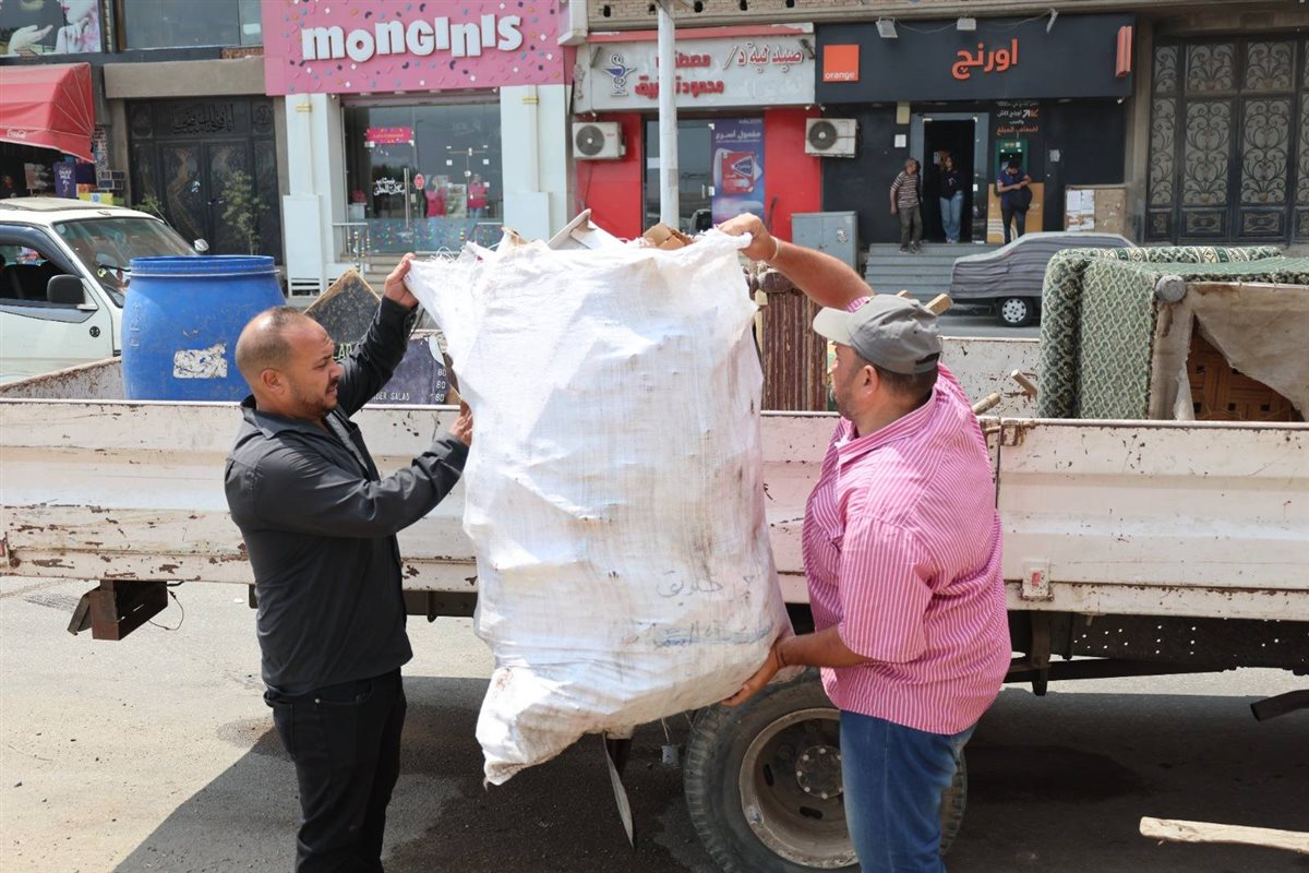 جانب من متابعة المحافظ