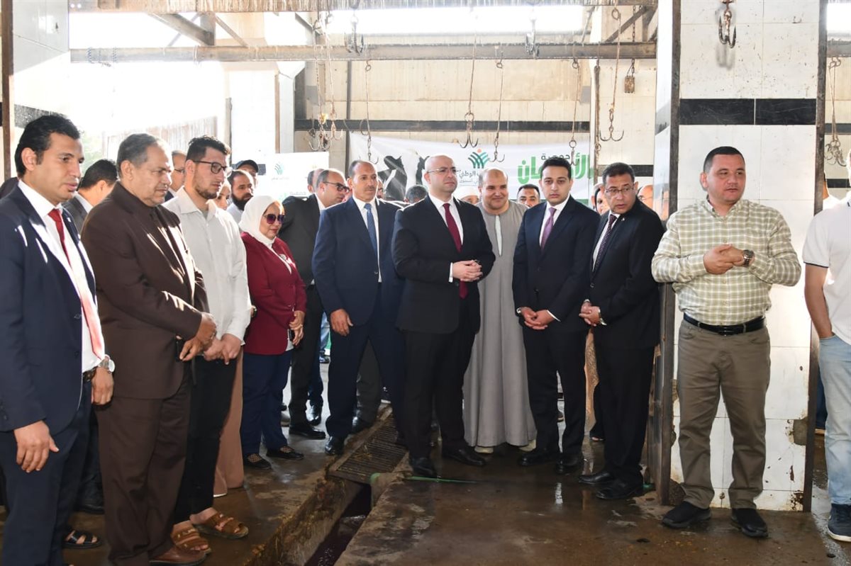 محافظ الفيوم يشهد ذبح أضاحي الجمعيات الأهلية بمجزرأبوكساه لتوزيعها على الأسر الأولى بالرعاية