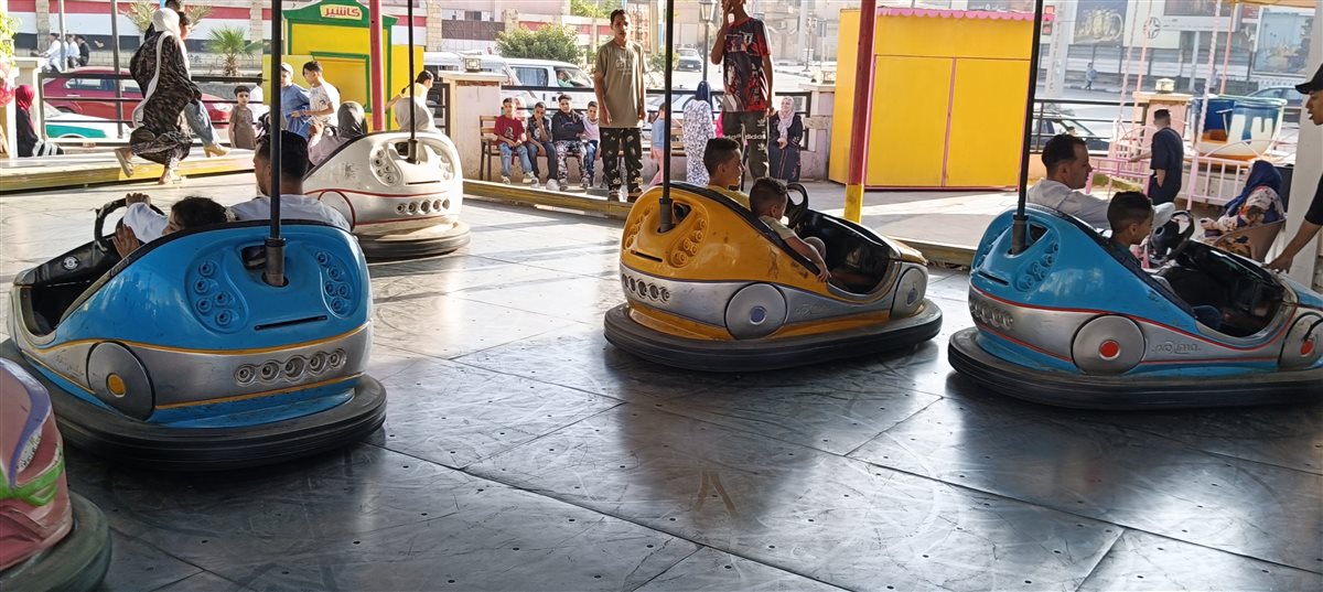 مشاهد مبهجة.. الأطفال يتسابقون بالسيارات الكهربائية احتفالًا بعيد الأضحى بالفيوم