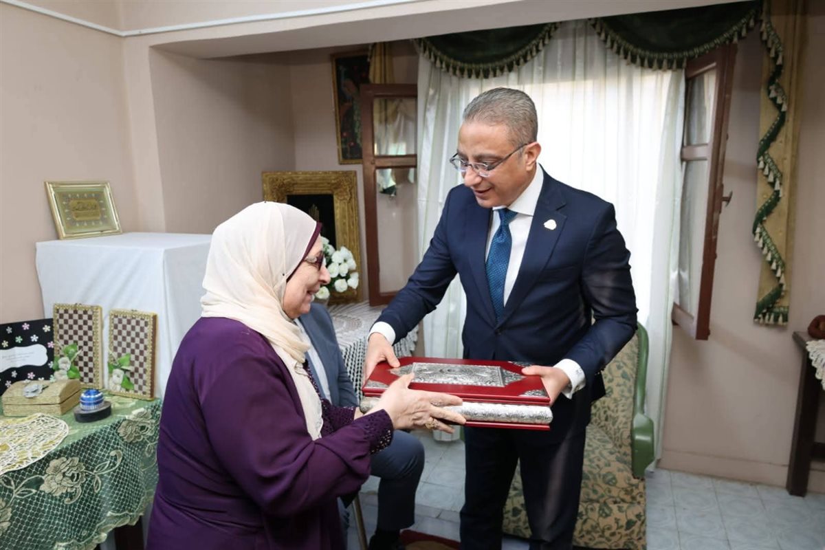 جانب من مشاركة المحافظ فرحة العيد