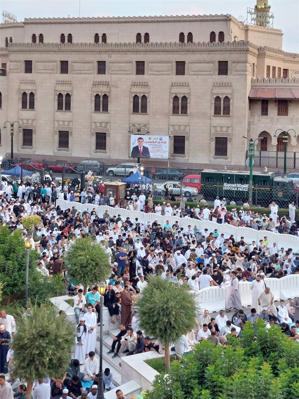 آلاف المواطنين يؤدون صلاة عيد الأضحى بالجامع الأزهر