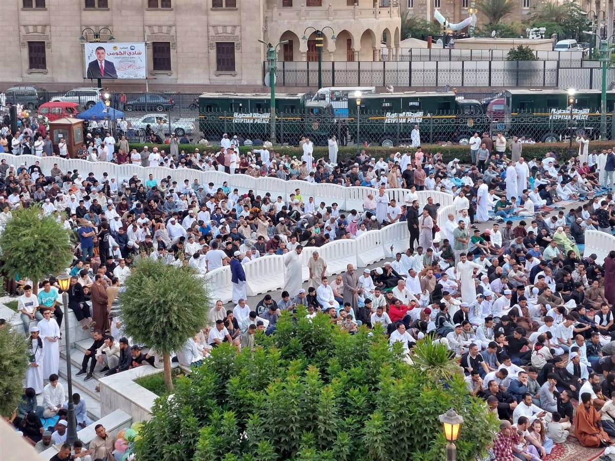 آلاف المواطنين يؤدون صلاة عيد الأضحى بالجامع الأزهر