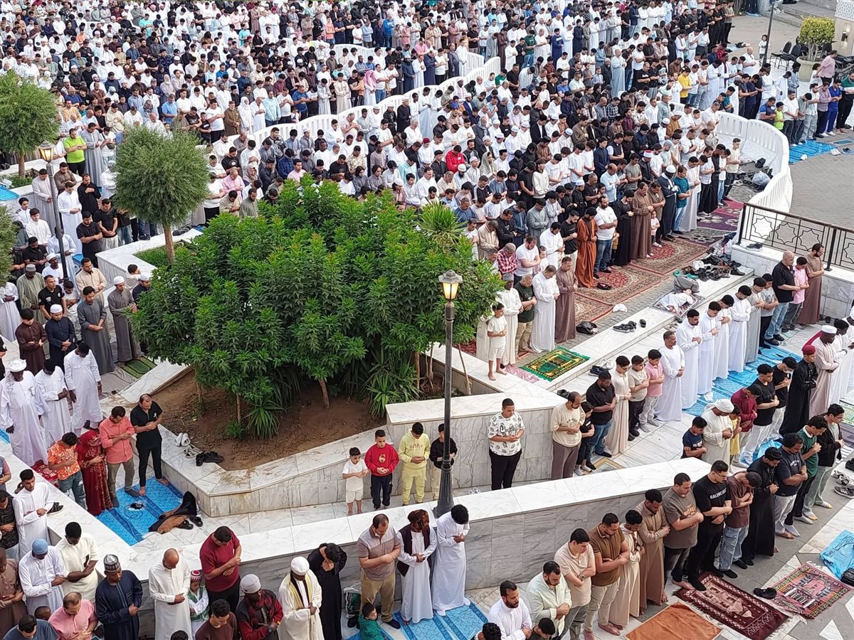 آلاف المواطنين يؤدون صلاة عيد الأضحى بالجامع الأزهر