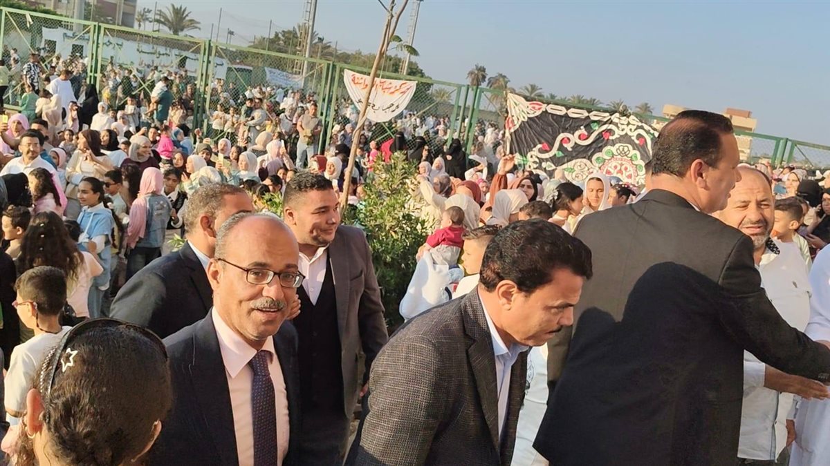 رئيس مركز ومدينة يوسف الصديق يؤدي صلاة عيد الأضحى بساحة الشواشنة ويشارك الأهالي فرحة العيد