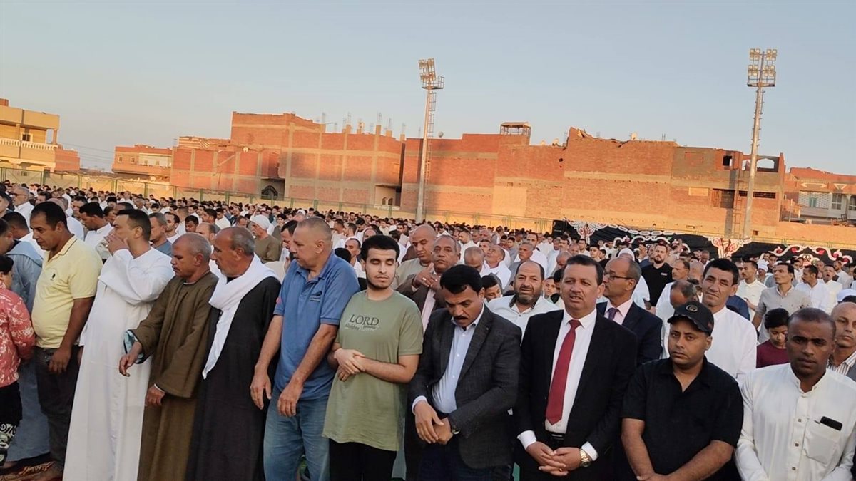 رئيس مركز ومدينة يوسف الصديق يؤدي صلاة عيد الأضحى بساحة الشواشنة ويشارك الأهالي فرحة العيد