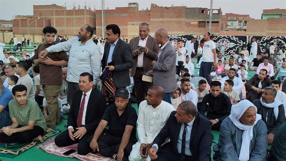 رئيس مركز ومدينة يوسف الصديق يؤدي صلاة عيد الأضحى بساحة الشواشنة ويشارك الأهالي فرحة العيد