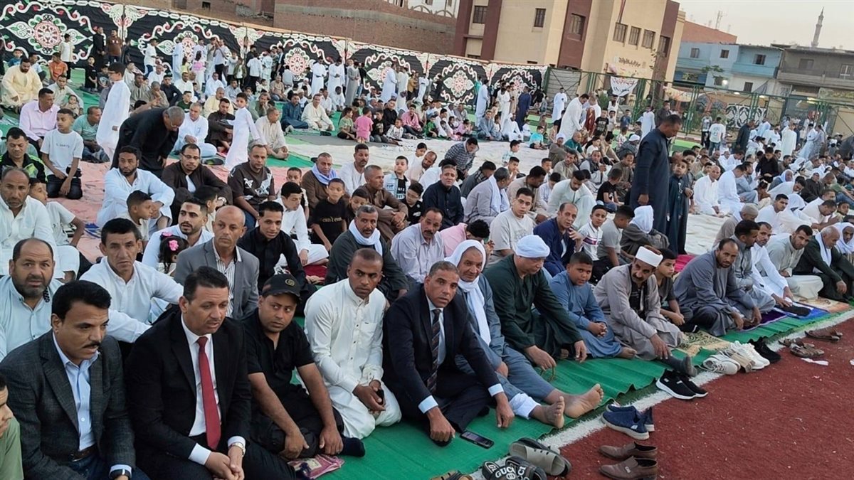 رئيس مركز ومدينة يوسف الصديق يؤدي صلاة عيد الأضحى بساحة الشواشنة ويشارك الأهالي فرحة العيد