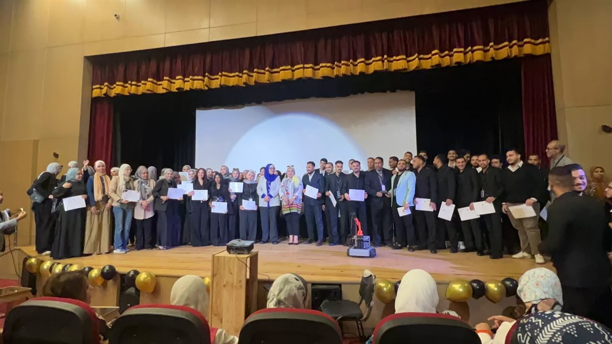 طلاب جامعة عين شمس