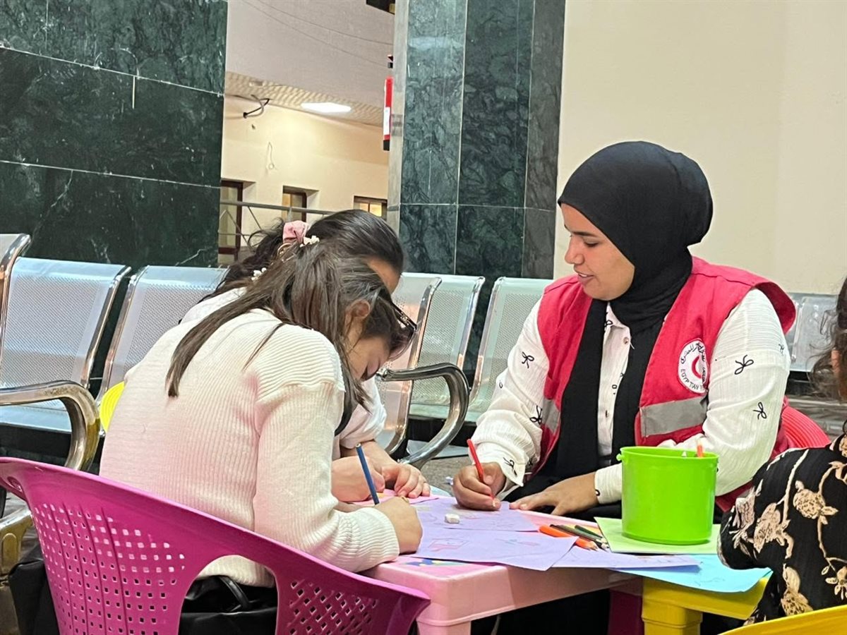 جانب من استقبال المصابين الفلسطينين