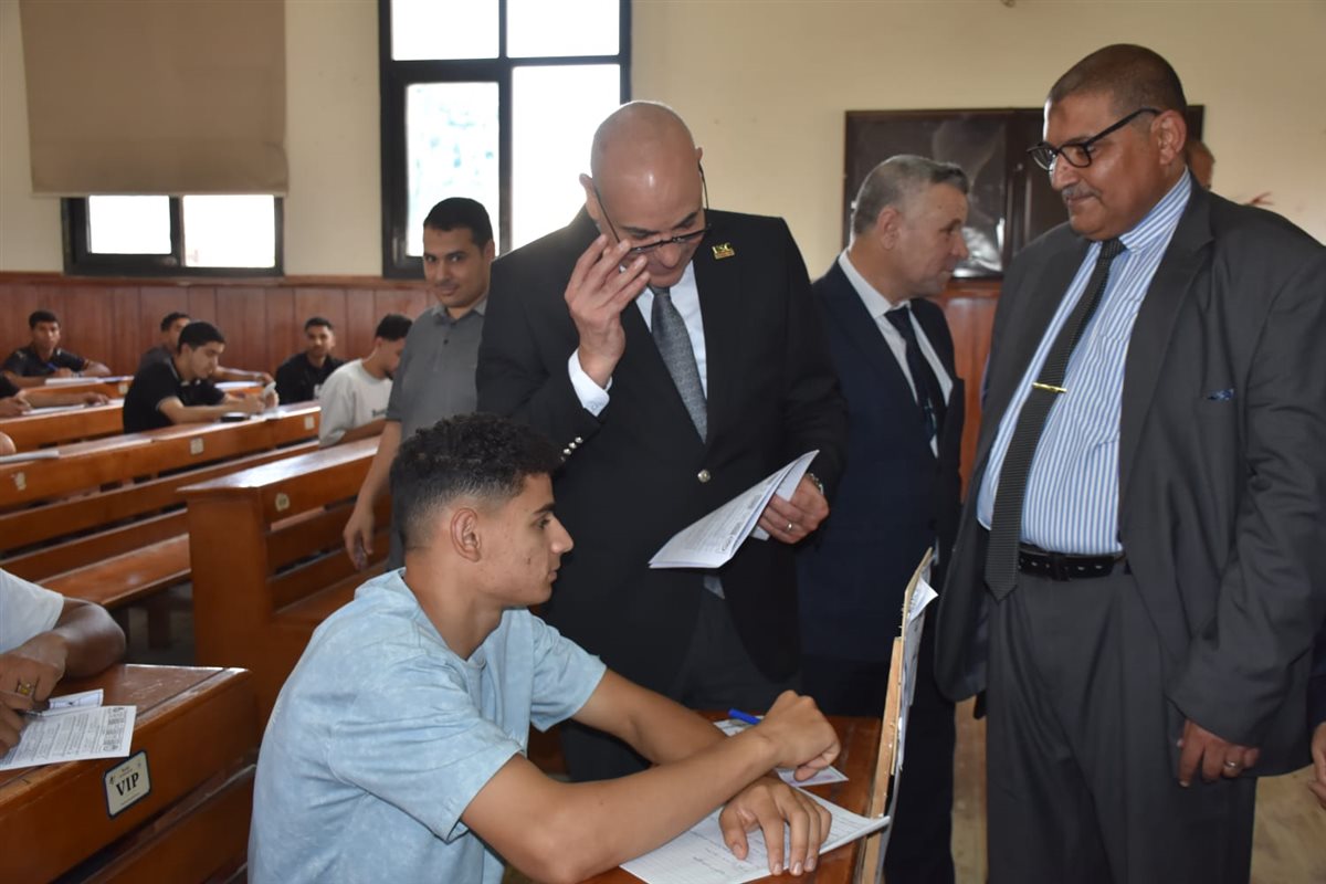 جانب من متابعة رئيس جامعة مدينة السادات للامتحانات
