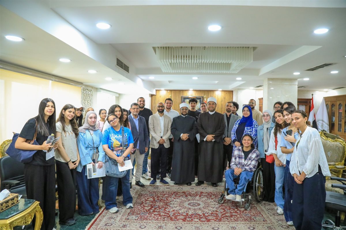 البحوث الإسلامية يستقبل وفدا من طلاب الجامعة الأمريكيّة لتعرف جهوده الدعوية والعلمية