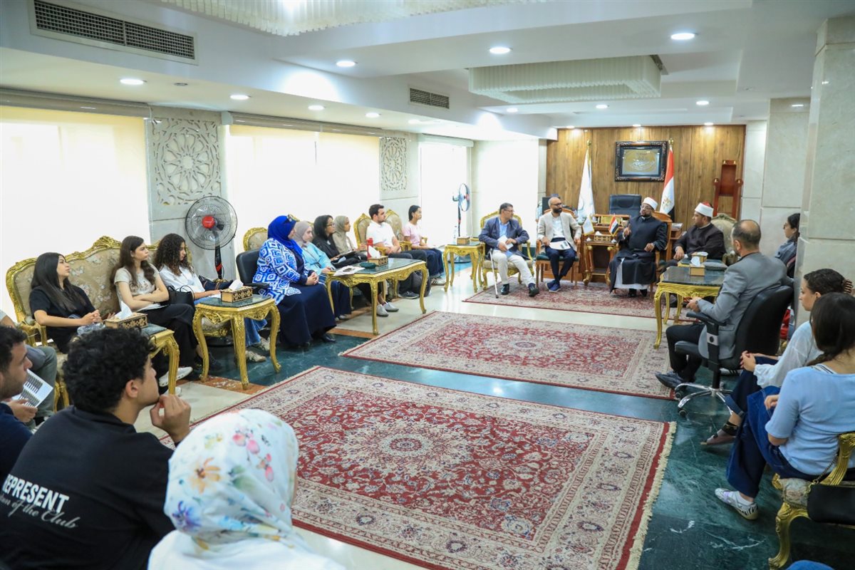 البحوث الإسلامية يستقبل وفدا من طلاب الجامعة الأمريكيّة لتعرف جهوده الدعوية والعلمية