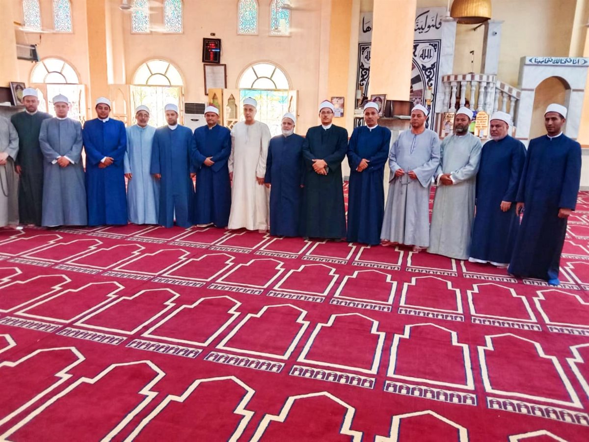 أوقاف الفيوم والأزهر يطلقان قافلة دعوية حول أثر استقرار الأسرة في بناء الإنسان