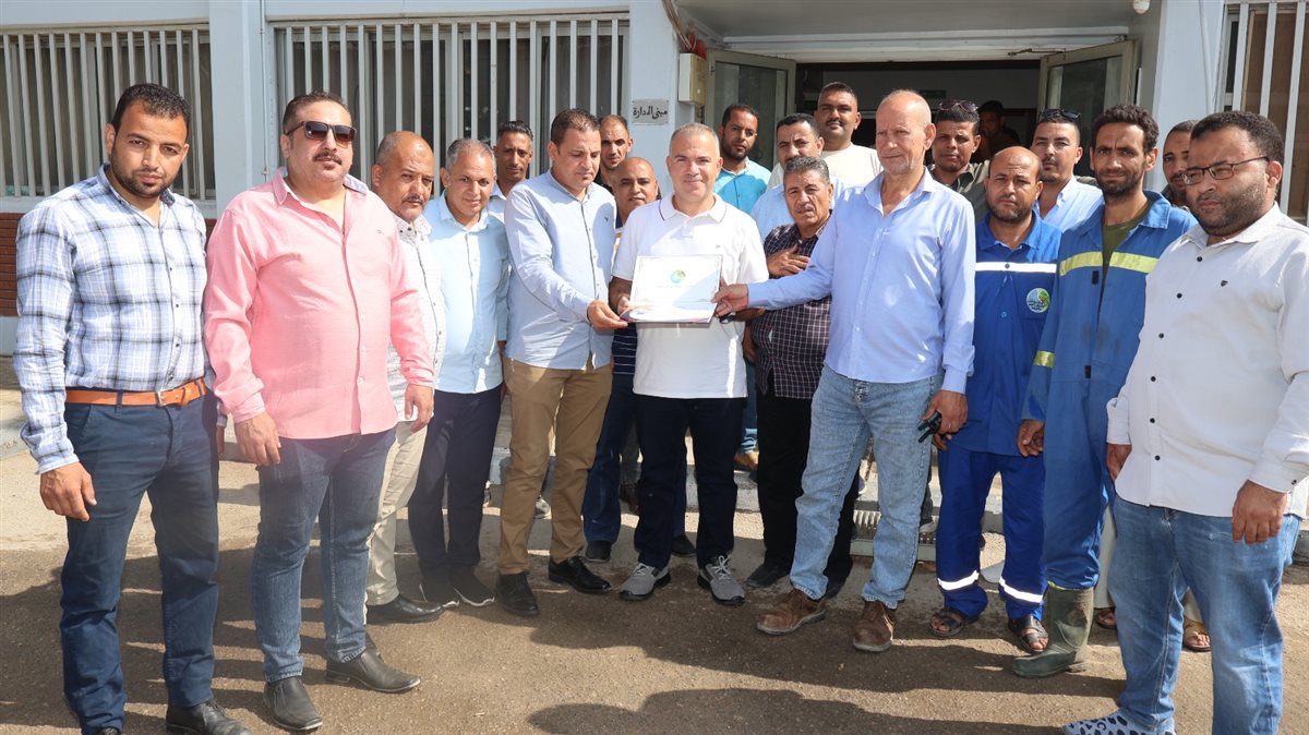 رئيس مياه الفيوم يكرم فريق الصرف الصحي بالمنطقة الجنوبية بإبشواي والإدارة العامة للرقابة والمتابعة تقديراً لجهودهم المتميزة