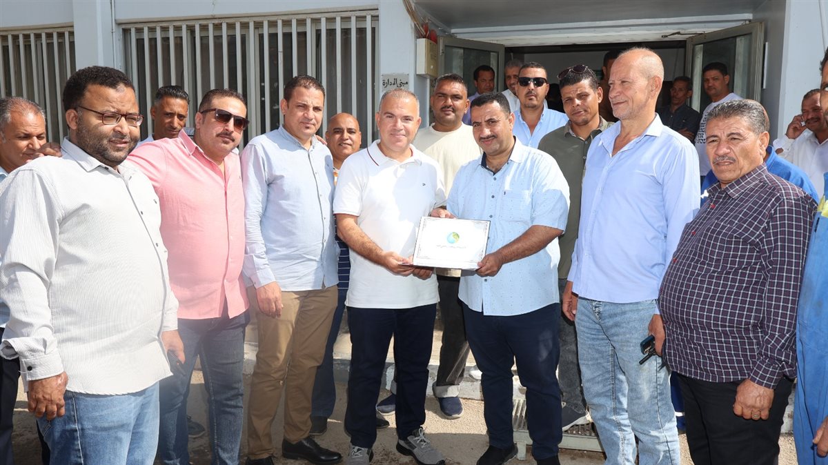 رئيس مياه الفيوم يكرم فريق الصرف الصحي بالمنطقة الجنوبية بإبشواي والإدارة العامة للرقابة والمتابعة تقديراً لجهودهم المتميزة