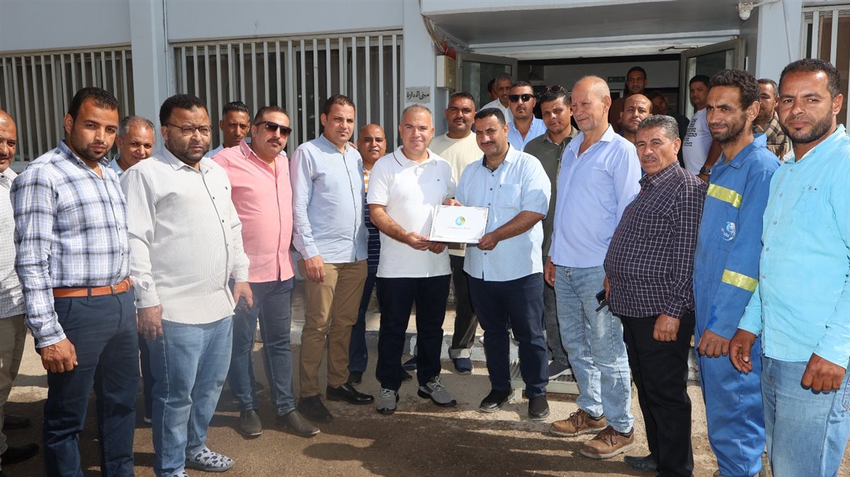 رئيس مياه الفيوم يكرم فريق الصرف الصحي بالمنطقة الجنوبية بإبشواي والإدارة العامة للرقابة والمتابعة تقديراً لجهودهم المتميزة