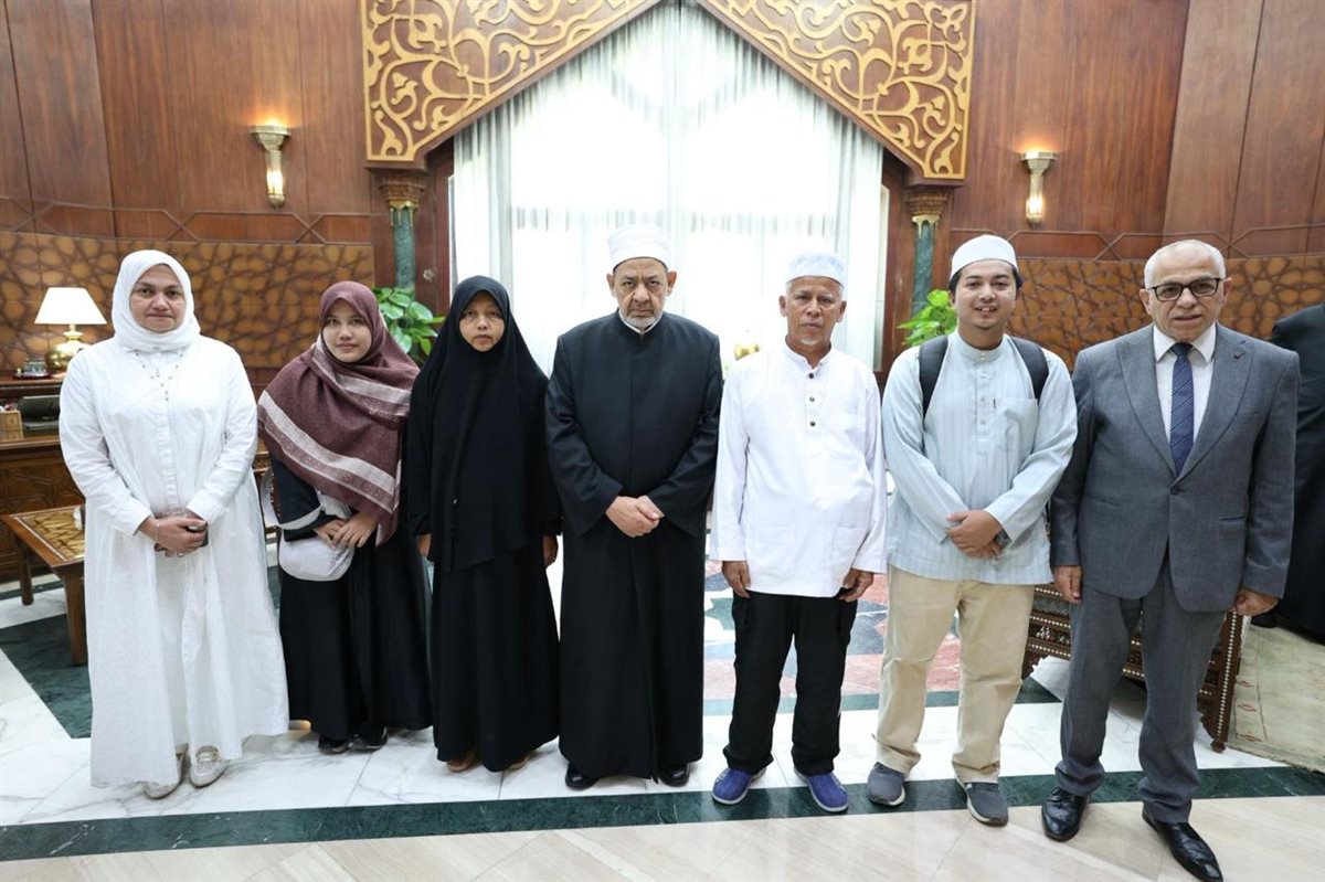 تحمل نفقات سفر وإقامة أسرة طالب تايلاندي