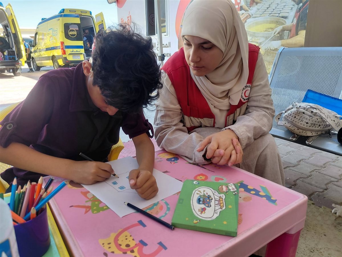 جانب من استقبال المصابين الفلسطينيين