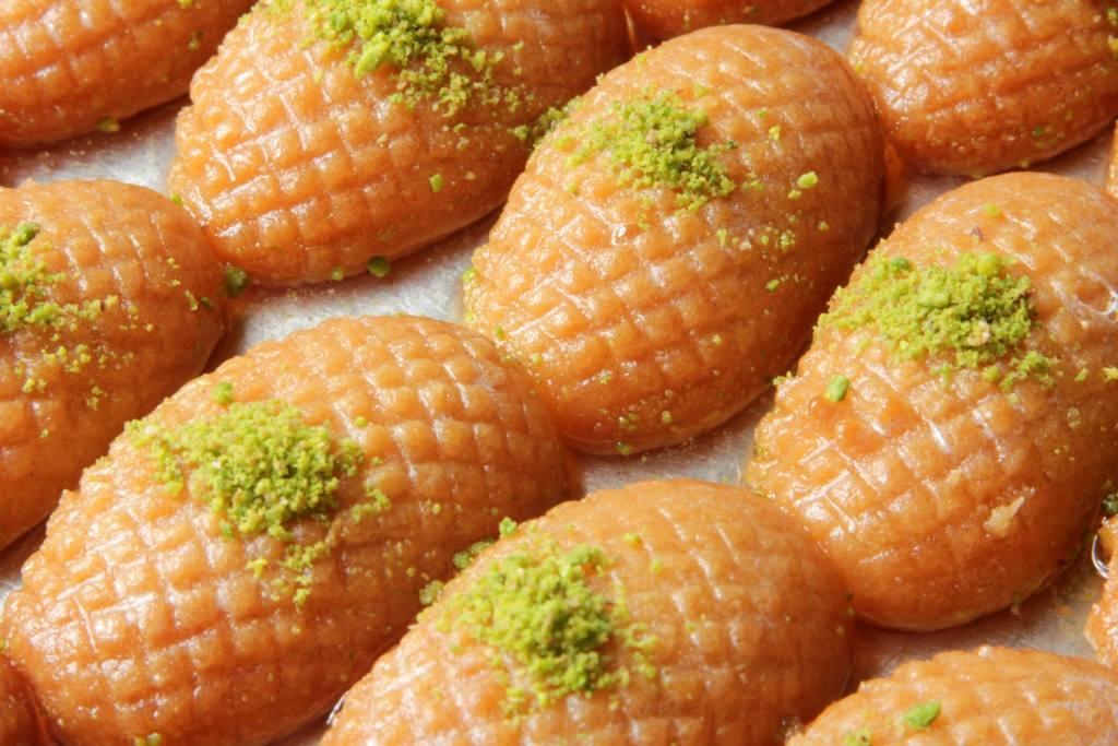 طريقة عمل رموش الست زي المحلات