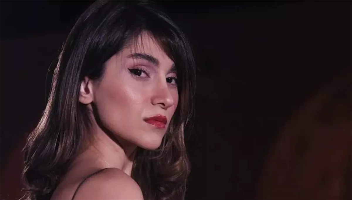 المغنية الإيرانية باراستو أحمدي