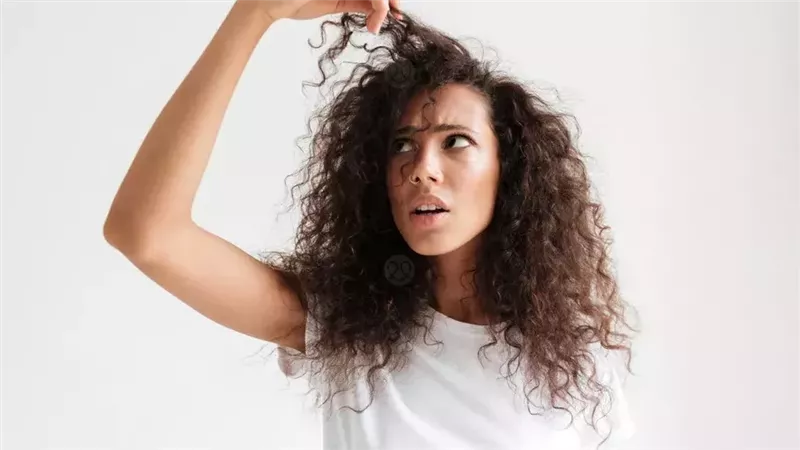 <strong>نصائح لحماية الشعر من الجفاف</strong>