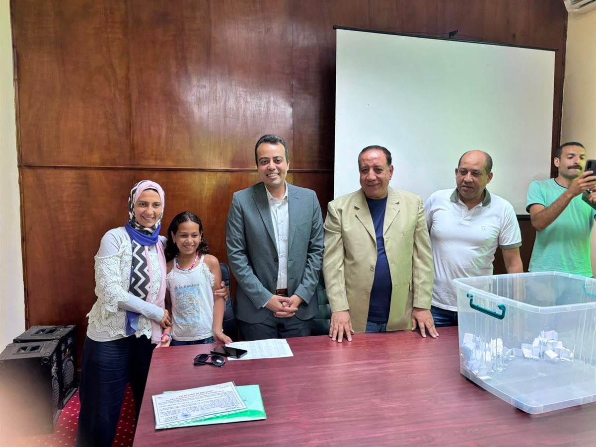صورة مع الفائزة&nbsp;