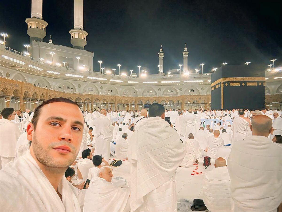 محمد إمام يؤدي مناسك العمرة بعد نجاح فيلم صقر وكناريا