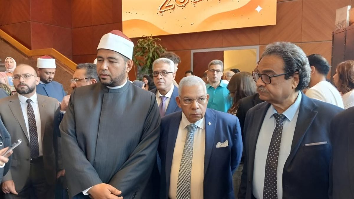 محافظ الإسكندرية يفتتح جناح الأزهر بمعرض مكتبة الإسكندرية الدولي للكتاب
