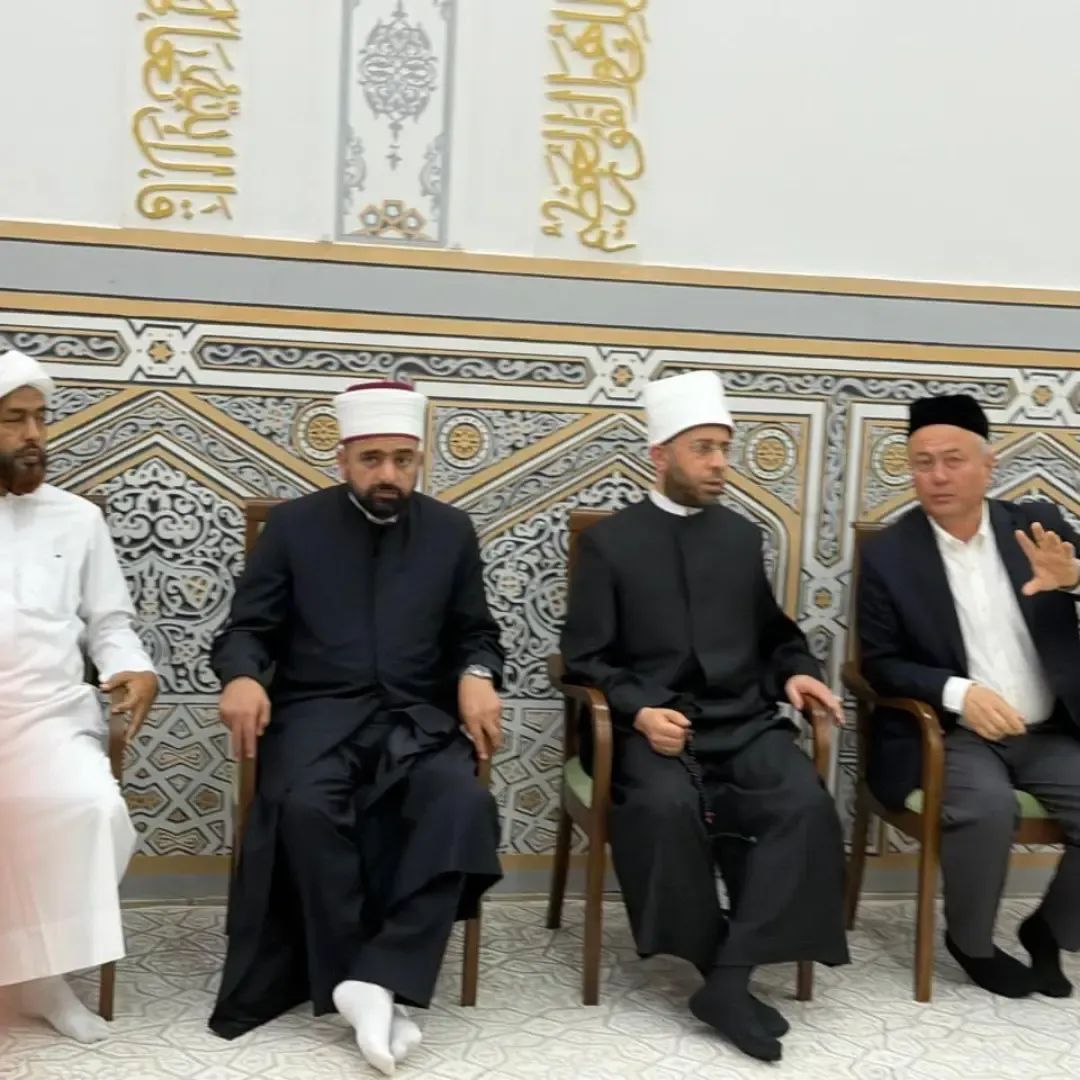 وزير الأوقاف يزور مرقد الإمام الحكيم الترمذي بأوزبكستان