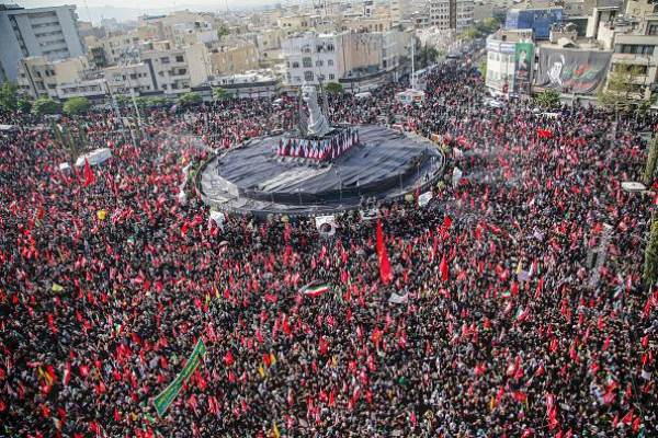 <strong>تشييع خامنئي في مشهد</strong>