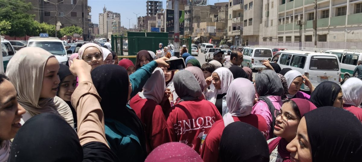 الفوم يسيطرعلى أحتفالات طلاب الثانوية العامة بالفيوم في ختام الأمتحانات