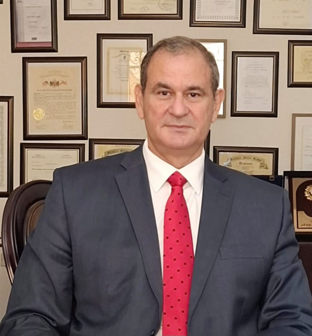 الدكتور مدحت الشريف، الخبير الاقتصادي
