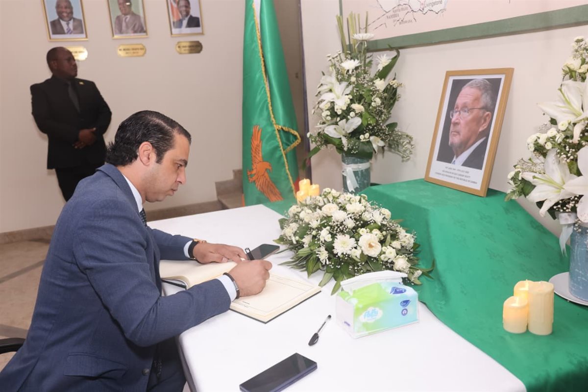 جانب من تقديم واجب العزاء
