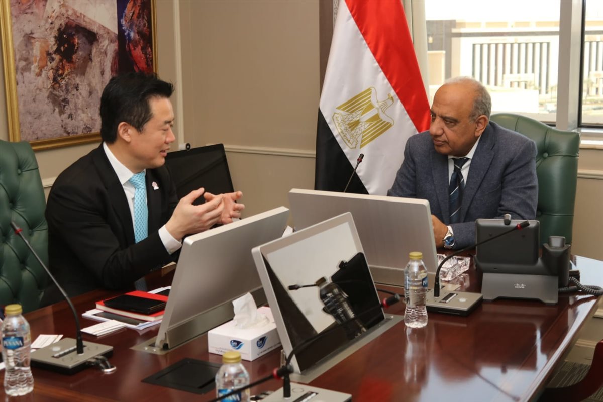 الكهرباء تبحث مع هواوي تعزيز التعاون في الطاقة الرقمية وتحويل الشبكات إلى ذكية