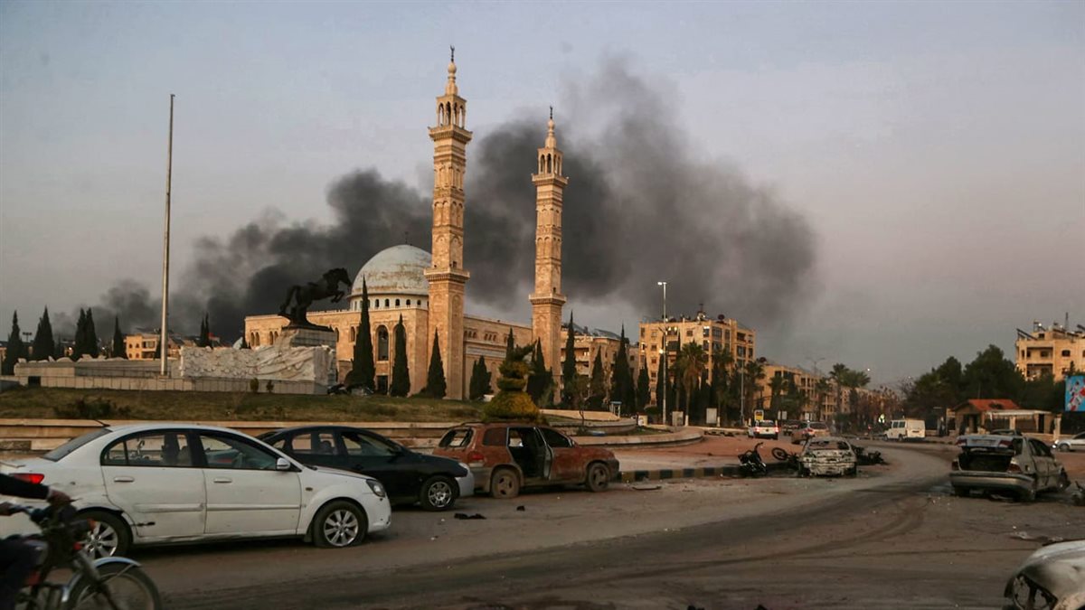 <strong>أحد معارك حلب الأخيرة إبان سيطرة المعارضة عليها (CNN)</strong>