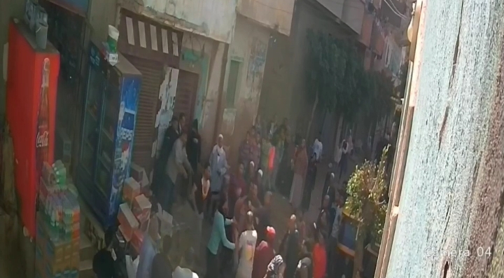 تعدي بلطجية على أسرة في البحيرة