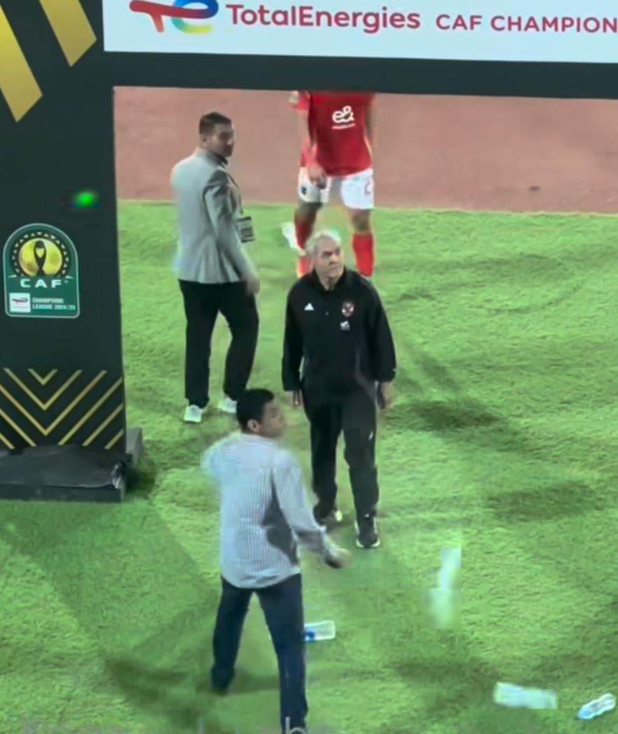 جماهير الأهلي تعتدي على كولر عقب نهاية مباراة صن داونز&nbsp;