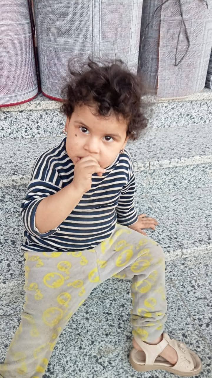 الطفلة