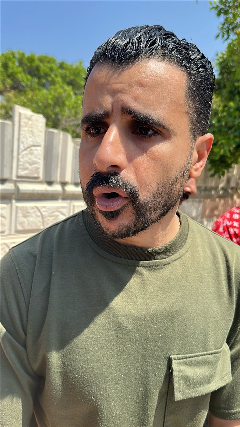 أحد أصدقائه