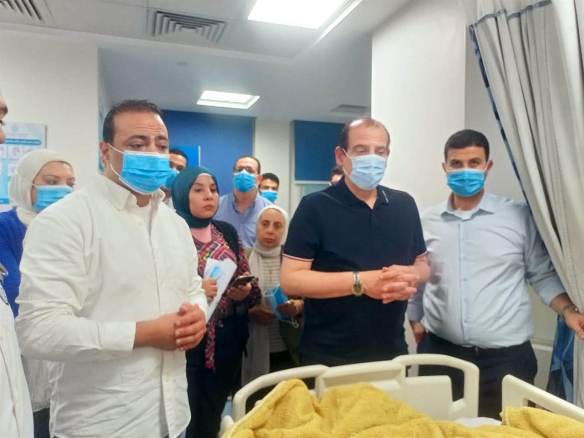 جانب من متابعة نائب الوزير لمصابي حادث الإسماعيلية