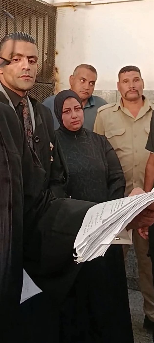 المتهمة اثناء المحاكمة