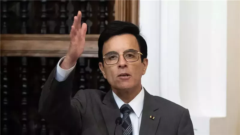 <strong>وزير الخارجية البيروفي</strong>